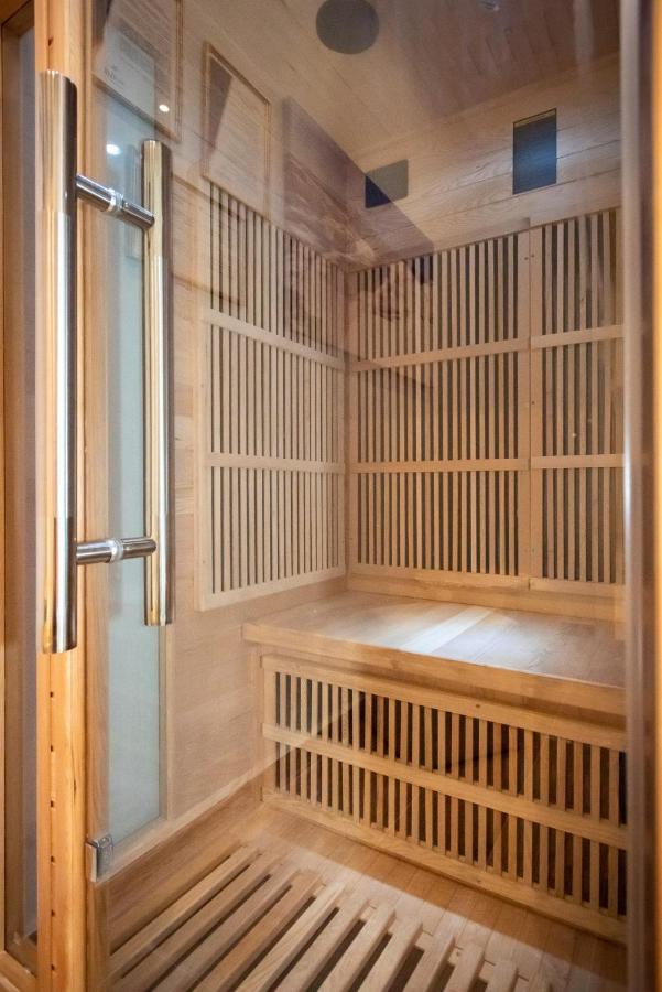Blue Ark Lavish Sauna Suite Athens Exterior photo