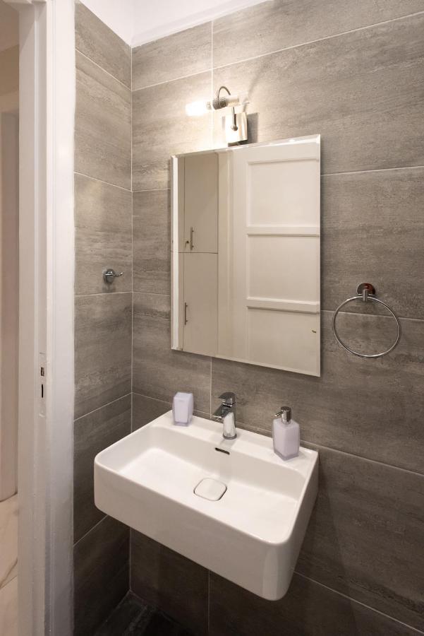 Blue Ark Lavish Sauna Suite Athens Exterior photo