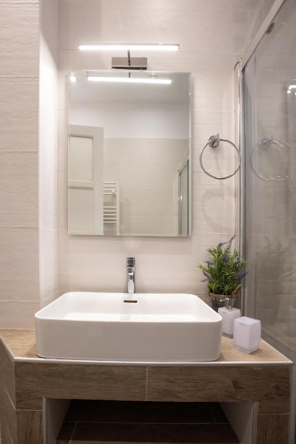 Blue Ark Lavish Sauna Suite Athens Exterior photo