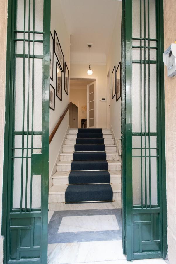 Blue Ark Lavish Sauna Suite Athens Exterior photo
